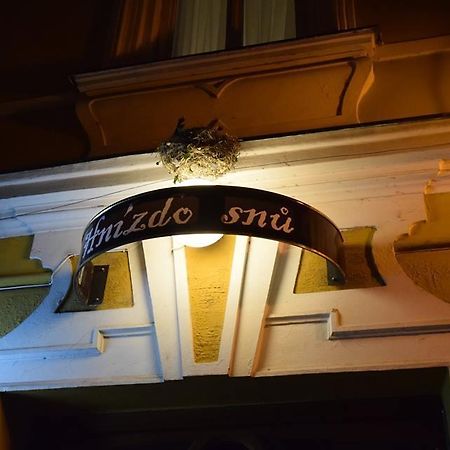 Hnizdo Snu Hotell Hradec Králové Exteriör bild