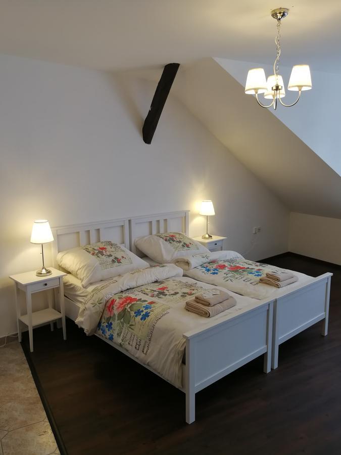 Hnizdo Snu Hotell Hradec Králové Exteriör bild